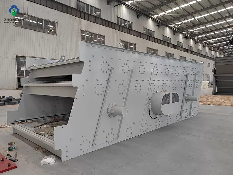 Vibratory rock screen screen box structure with cross beams and side plates