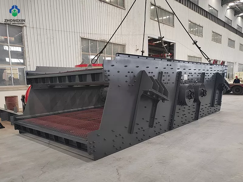 Vibrating screen machine with oil lubricated exciter and bearing housing