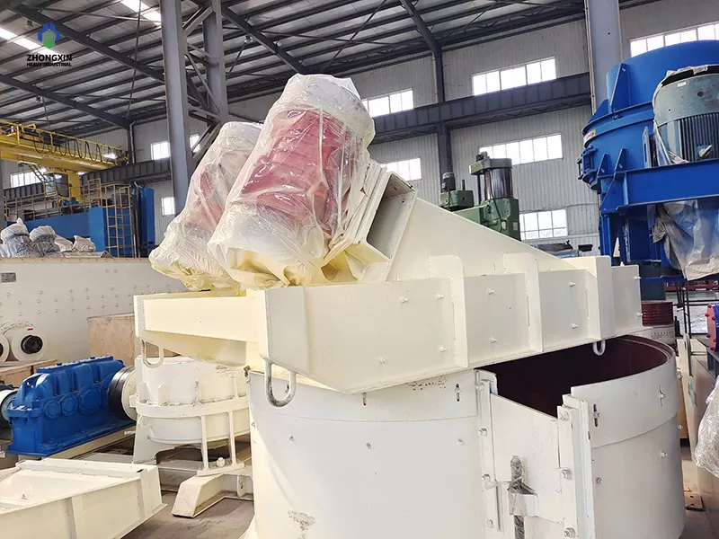 Heavy-duty GZT vibrating feeder machine in manufacturing workshop for aggregate production plants