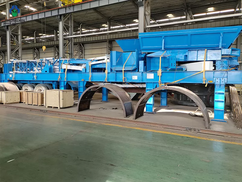 Mobile stone crusher machine jaw plate and toggle plate assembly detail