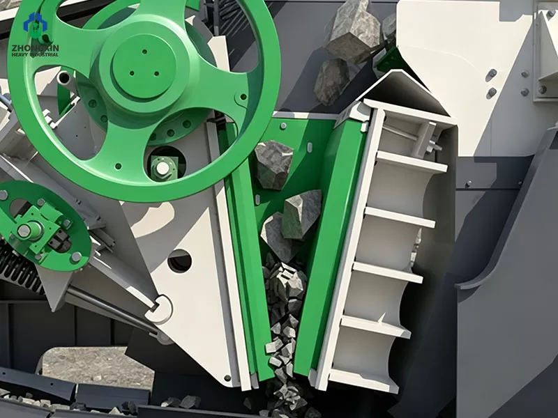 Crawler jaw crusher station feed hopper and vibrating grizzly feeder assembly